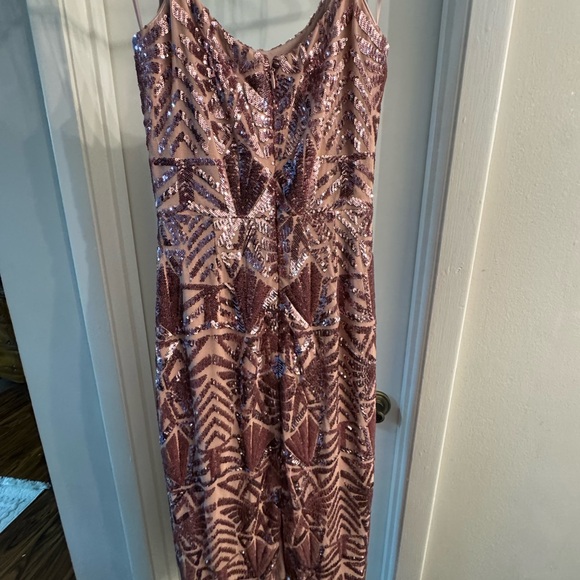 Dress the Population Women's Alexa Demi Neckline Sleeveless Midi Sheath Dress - Picture 3 of 4